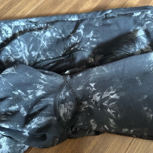 Lululemon Swift Speed High-Rise Tight 28
Aquila Black Multi
W5DD9S Luxtreme
Sz 8 - Picture 7 of 9